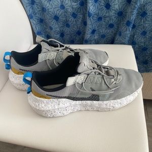 Mens Gray Nike Shoes size 10
